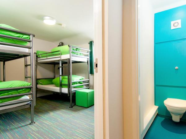 YHA York : photo 3 de la chambre lit superposé en dortoir masculin avec salle de bains commune