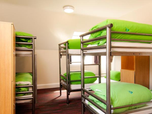 YHA York : photo 2 de la chambre lit superposé en dortoir masculin avec salle de bains commune