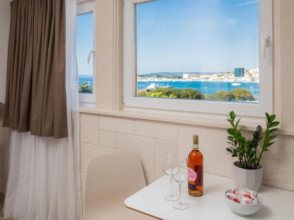 Mediterra Residence : photo 1 de la chambre studio - vue sur mer