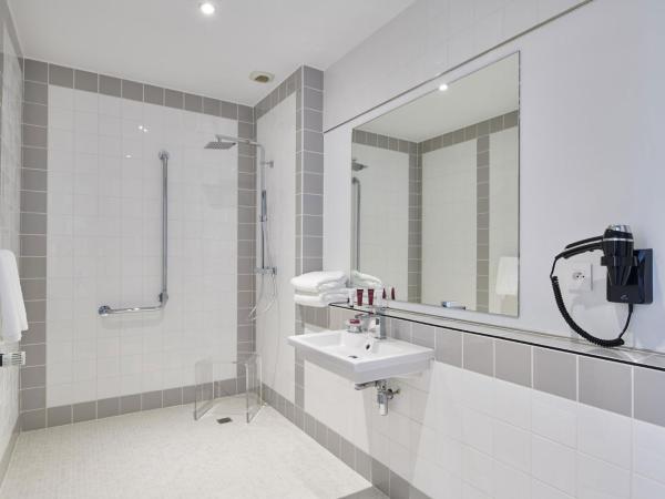 Hotel & Spa Vacances Bleues Le Splendid : photo 6 de la chambre chambre double ou lits jumeaux - vue sur canal