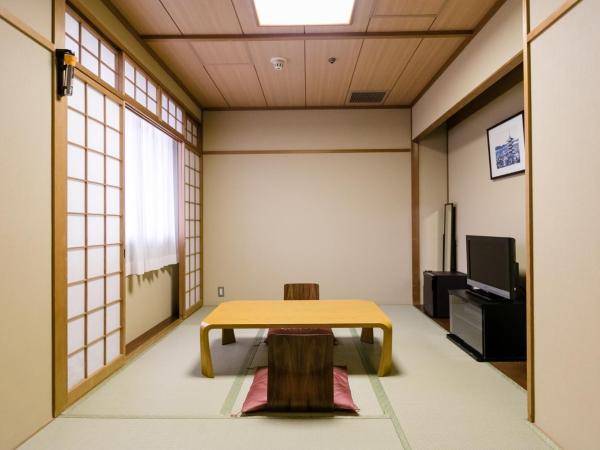 Hotel Binario Saga Arashiyama : photo 1 de la chambre small japanese-style room with toilet and shared bathroom (7.5 tatami/ about 11.6㎡)