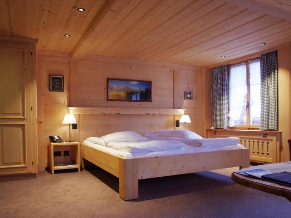 Posthotel Rössli : photo 9 de la chambre chambre double supérieure avec balcon ou terrasse