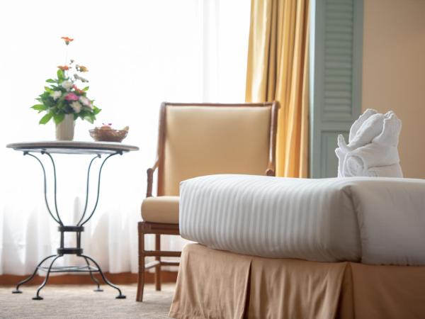 Montien Riverside Hotel Bangkok : photo 4 de la chambre chambre deluxe double ou lits jumeaux