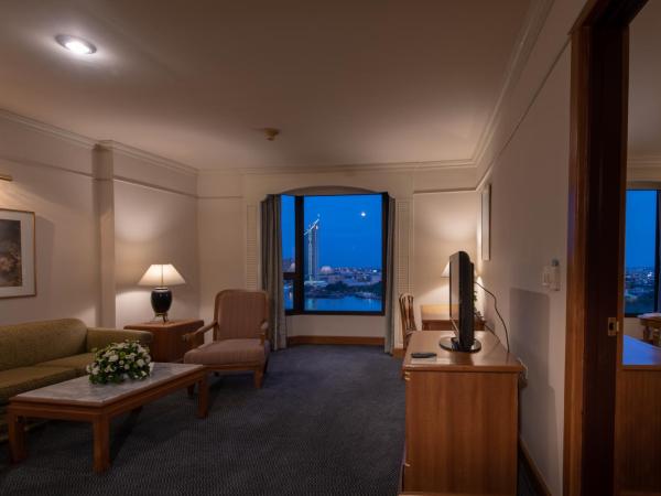 Montien Riverside Hotel Bangkok : photo 10 de la chambre suite familiale