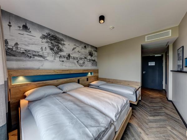 Schulz Hotel Berlin Wall at the East Side Gallery : photo 3 de la chambre chambre triple standard