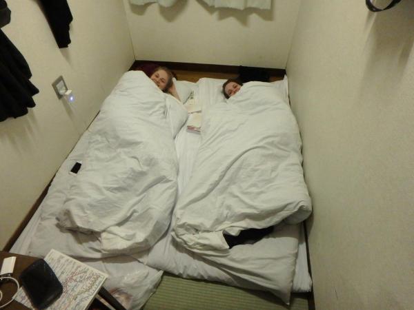 Economy Hotel Hoteiya : photo 4 de la chambre chambre lits jumeaux de style japonais avec salle de bains commune