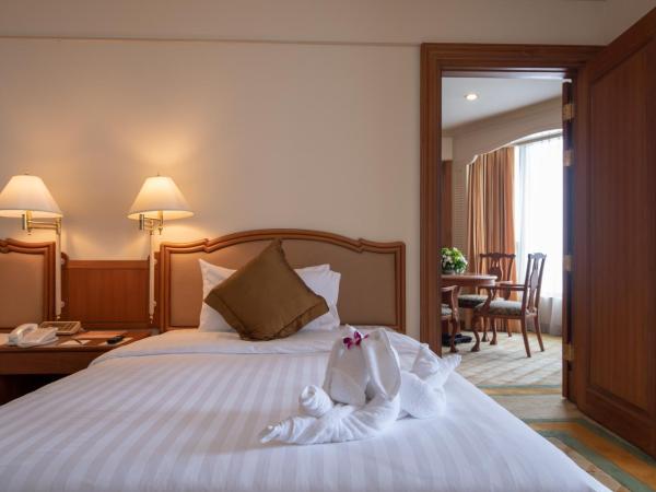 Montien Riverside Hotel Bangkok : photo 4 de la chambre suite lit queen-size