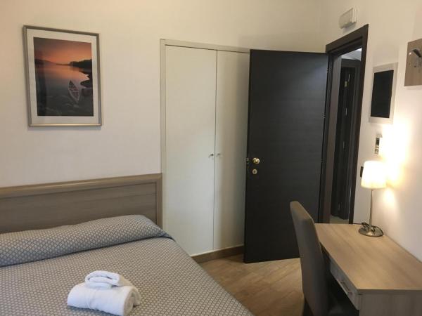 Hotel Chopin : photo 5 de la chambre chambre simple avec petit lit double.