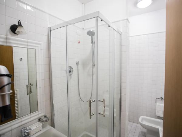 Le Camere di Porta San Felice - Self Check in : photo 4 de la chambre chambre double ou lits jumeaux avec salle de bains privative
