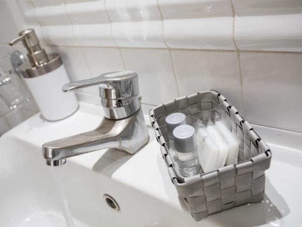 Le Camere di Porta San Felice - Self Check in : photo 4 de la chambre chambre double ou lits jumeaux avec salle de bains privative