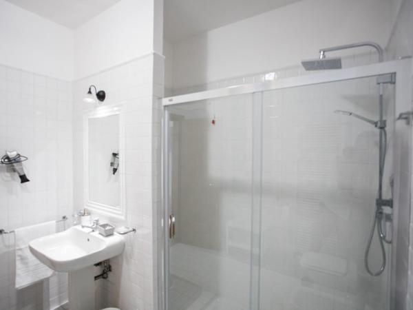 Le Camere di Porta San Felice - Self Check in : photo 8 de la chambre grande chambre double ou lits jumeaux avec salle de bains privative