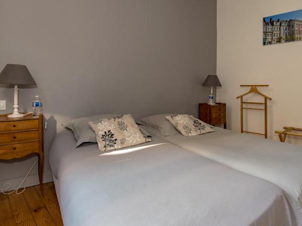 Chambre d'Hôtes Les Clés des Places : photo 3 de la chambre chambre double avec salle de bains privative