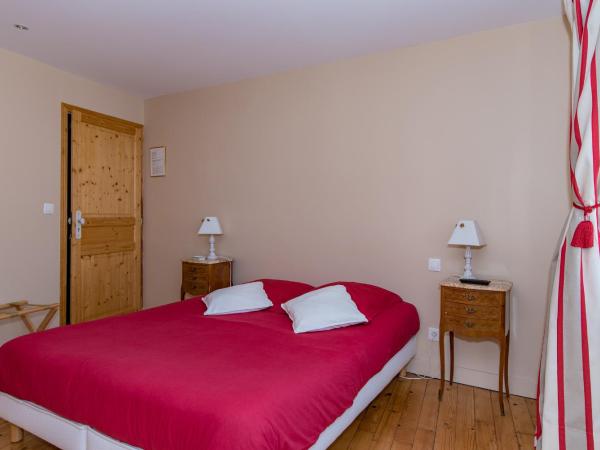 Chambre d'Hôtes Les Clés des Places : photo 5 de la chambre chambre double ou lits jumeaux avec salle de bains privative