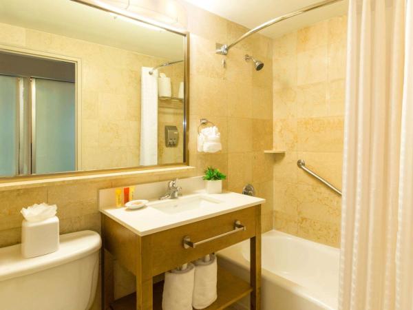 Best Western Plus Atlantic Beach Resort : photo 5 de la chambre chambre lit king-size - côté océan 
