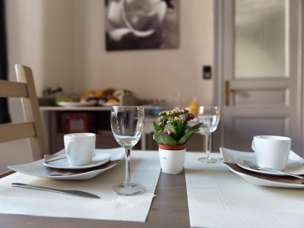 B&B Alegría : photo 1 de la chambre chambre lit king-size - vue sur jardin