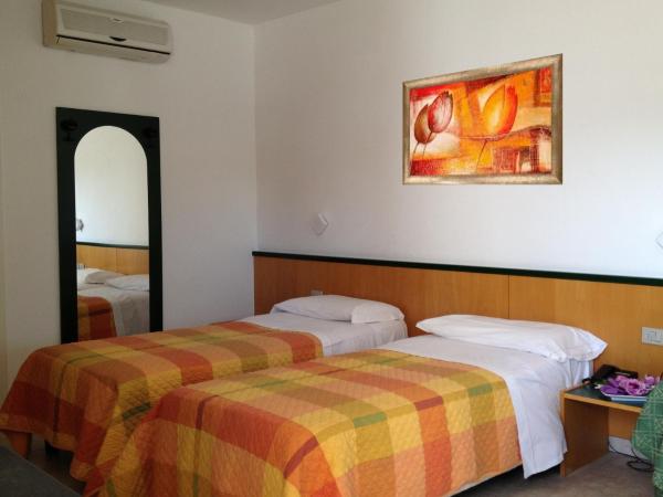 Hotel Ambrosio La Corte : photo 4 de la chambre chambre double standard