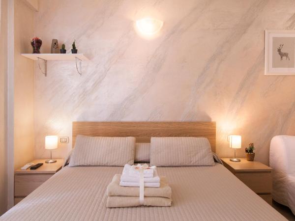 Gold House : photo 1 de la chambre suite deluxe avec baignoire spa