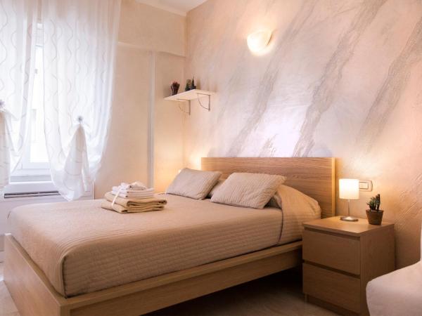 Gold House : photo 9 de la chambre chambre de luxe double ou lits jumeaux avec baignoire spa