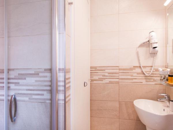 Gold House : photo 8 de la chambre chambre de luxe double ou lits jumeaux avec baignoire spa