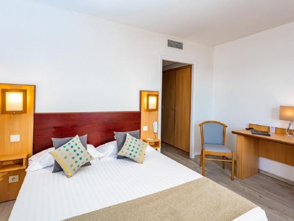 Hôtel Restaurant Splendid Camargue : photo 5 de la chambre chambre double ou lits jumeaux standard - vue sur ville