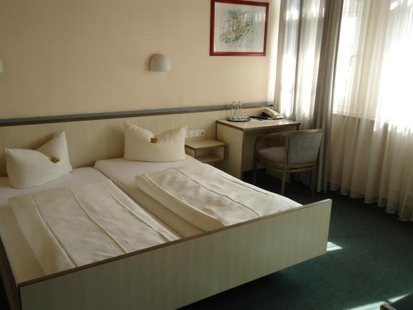 Hotel und Rasthof AVUS : photo 8 de la chambre chambre double ou lits jumeaux