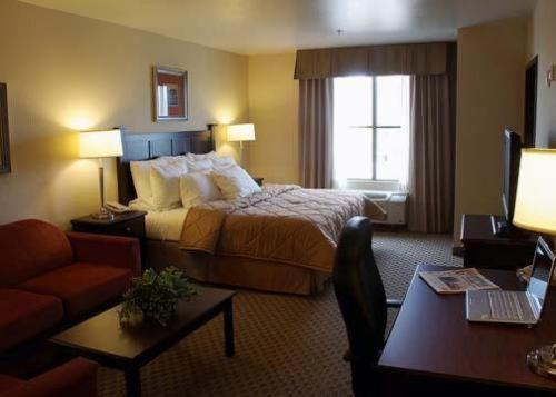 Comfort Inn & Suites Henderson - Las Vegas : photo 2 de la chambre suite lit king-size – non-fumeurs