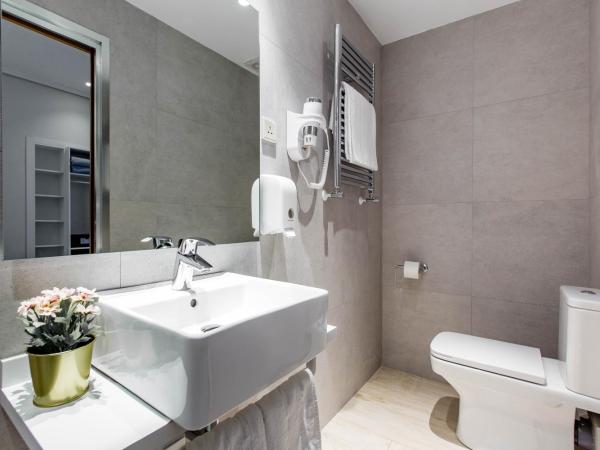 Hostal Cervelo : photo 1 de la chambre chambre quadruple