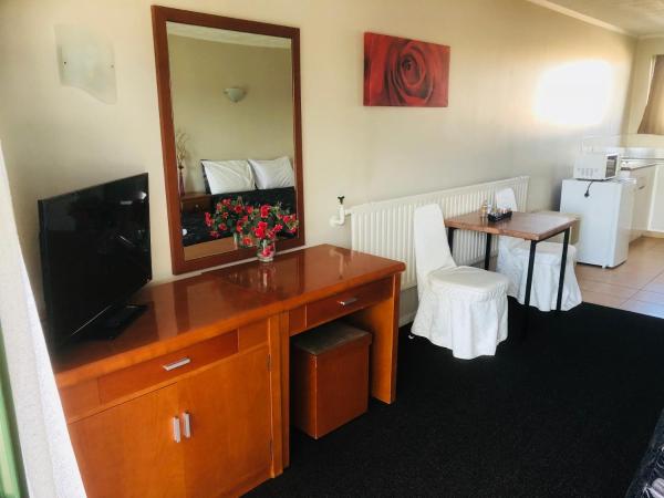 Gateway International Motel : photo 2 de la chambre studio queen avec bain à remous