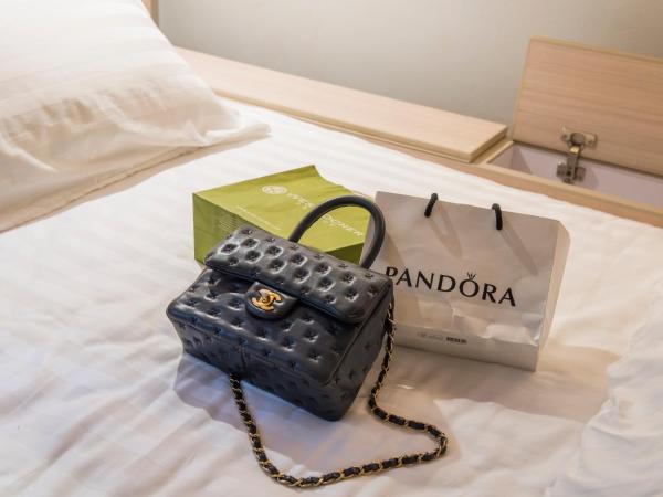 Kinnon Deluxe Hostel Coworking Cafe : photo 2 de la chambre lit dans dortoir mixte de 6 lits