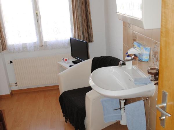 Hotel Weisses Kreuz : photo 3 de la chambre chambre simple avec toilettes communes