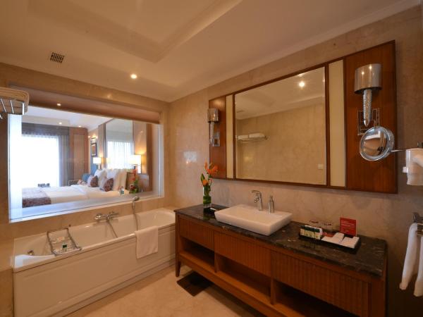 Ramada Plaza Chennai : photo 4 de la chambre chambre lit king-size premium