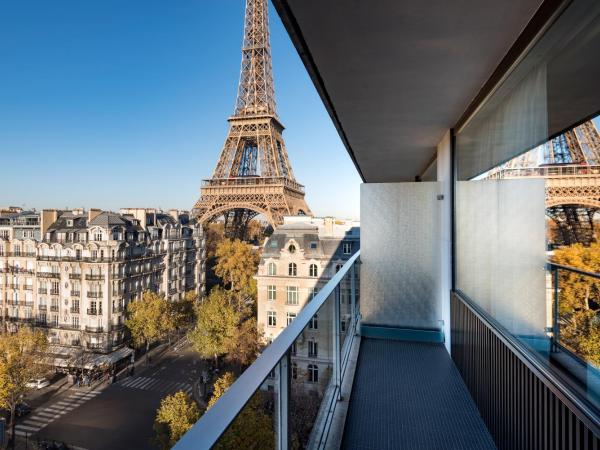 Pullman Paris Tour Eiffel : photo 4 de la chambre chambre lit king-size deluxe - balcon avec vue tour eiffel 
