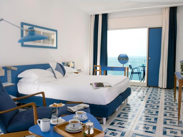 Parco dei Principi : photo 6 de la chambre chambre double ou lits jumeaux deluxe - vue sur mer
