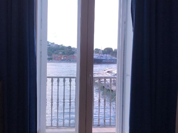 Casa Vacanze Riva Destra : photo 4 de la chambre chambre double ou lits jumeaux - vue sur mer