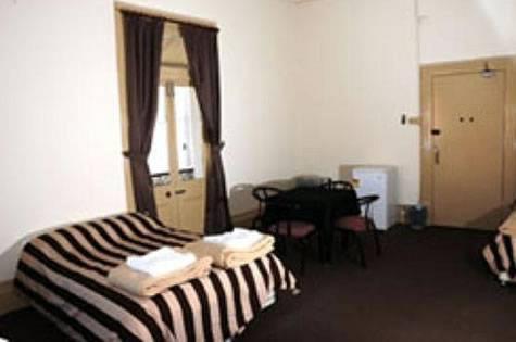 Hotel Metropolitan : photo 2 de la chambre dortoir mixte de 6 lits