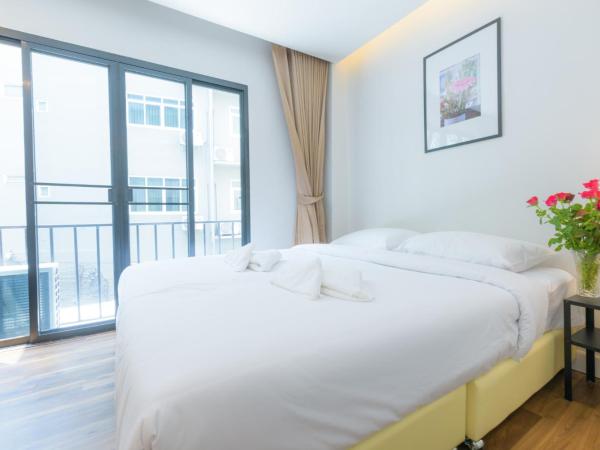 Metro hotel : photo 5 de la chambre chambre lit king-size avec balcon