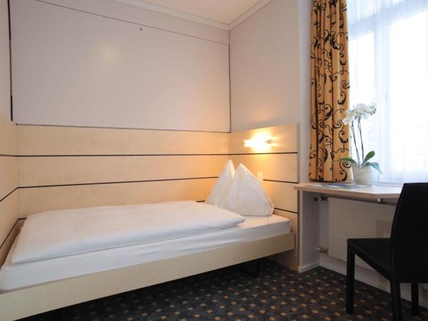 Belvedere Swiss Quality Hotel : photo 5 de la chambre chambre familiale - climatisation - vue sur jardin - mettenberg