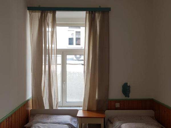 Urban Boutique Hotel : photo 8 de la chambre chambre lits jumeaux avec salle de bains commune