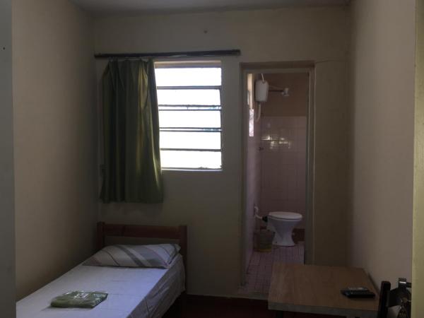 Hotel Chaves - Quartos Individuais : photo 1 de la chambre appartement avec douche