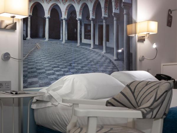 AACR Hotel Monteolivos : photo 4 de la chambre chambre double ou lits jumeaux avec lit d'appoint