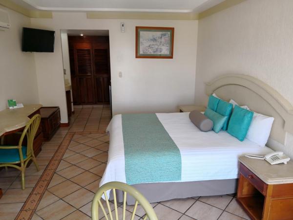 Hotel Playa Marina : photo 4 de la chambre chambre double avec balcon