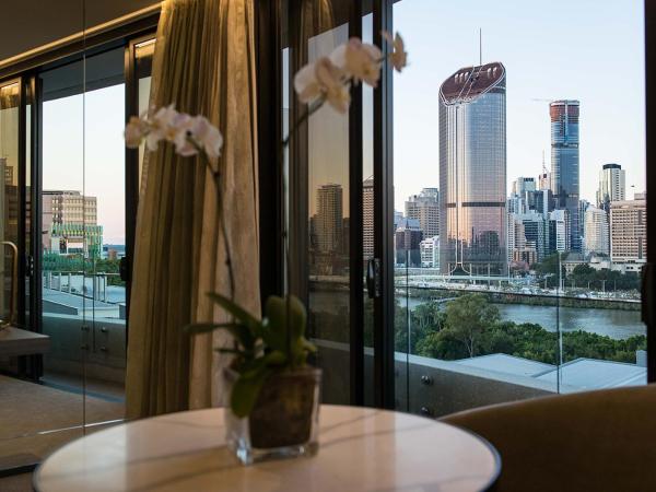 Emporium Hotel South Bank : photo 5 de la chambre suite lit king-size river city