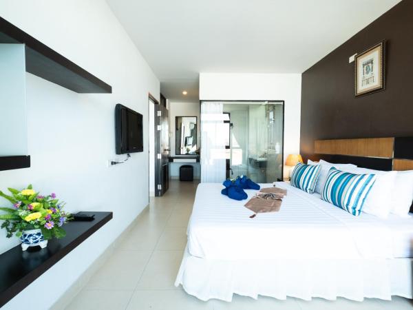 Vogue Pattaya Hotel : photo 7 de la chambre suite familiale