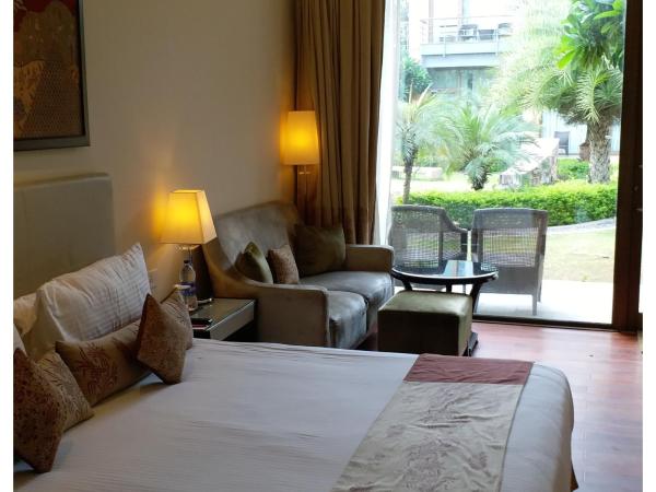 The Gateway Resort Damdama Lake : photo 2 de la chambre superior resort room courtyard view king bed
