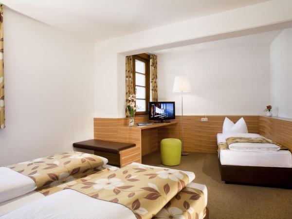 Alphotel Innsbruck : photo 3 de la chambre chambre triple avec place de parking