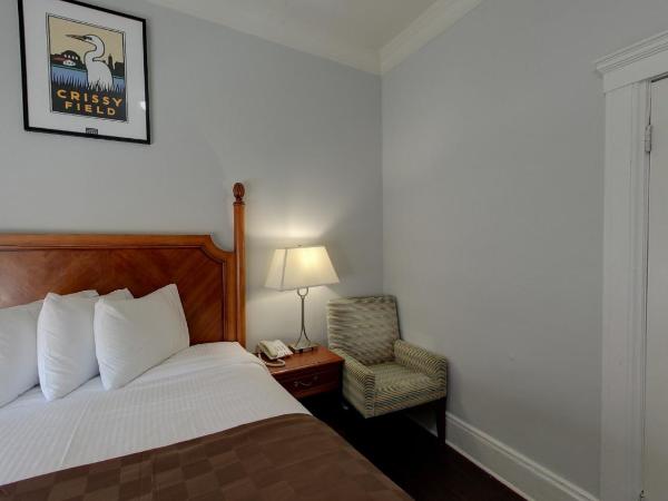 Warfield Hotel : photo 6 de la chambre chambre lit queen-size avec salle de bains privative