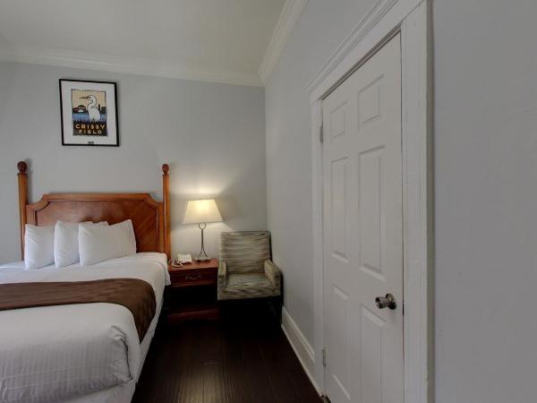 Warfield Hotel : photo 3 de la chambre chambre lit queen-size avec salle de bains privative