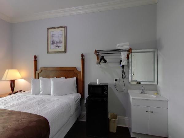 Warfield Hotel : photo 5 de la chambre chambre lit queen-size avec salle de bains commune