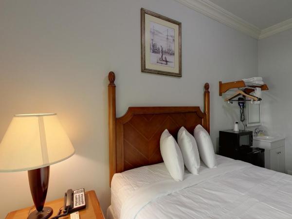 Warfield Hotel : photo 4 de la chambre chambre lit queen-size avec salle de bains commune