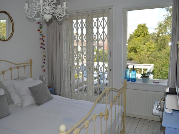 Bed & Breakfast Jo Amsterdam : photo 5 de la chambre chambre double deluxe avec balcon